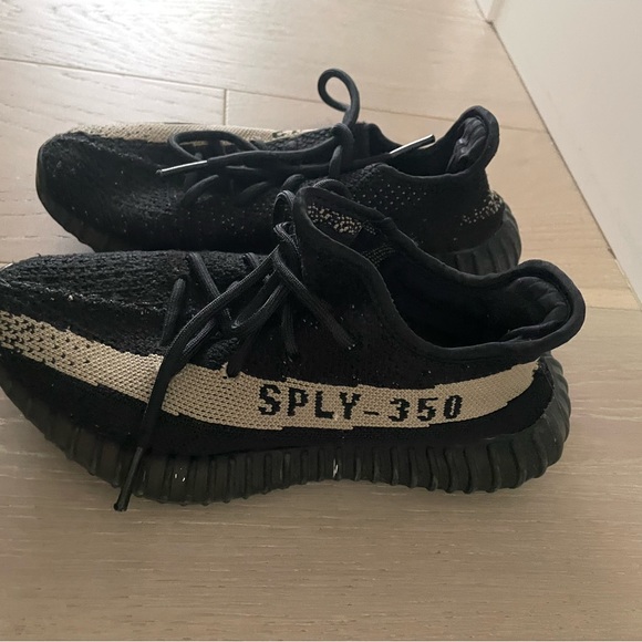 Authentic yeezy - Picture 3 of 5